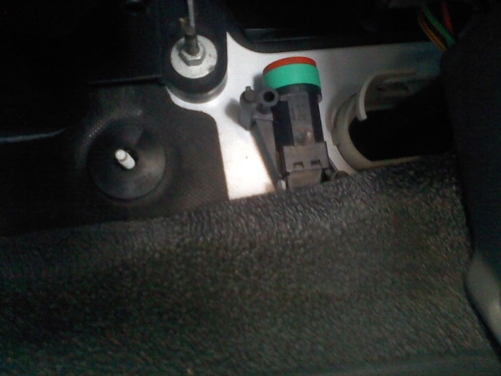 Reset fuel pump shut off switch ford focus #9