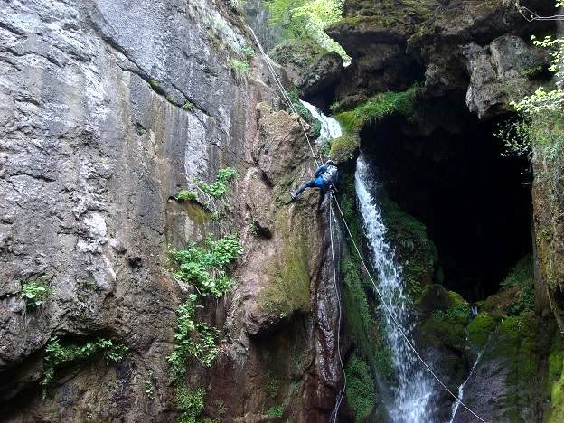 Somoaventura. Deportes de aventura en Cantabria, barrancos, rafting, canoas, despedidas de soltero