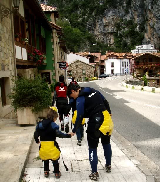 Somoaventura. Deportes de aventura en Cantabria, barrancos, rafting, canoas, despedidas de soltero