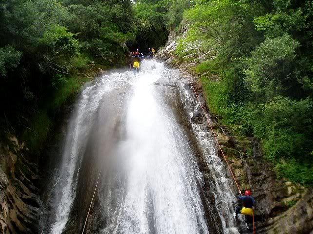 Somoaventura. Deportes de aventura en Cantabria, barrancos, rafting, canoas, despedidas de soltero