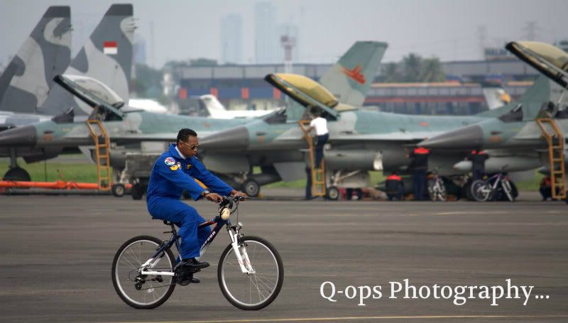 IMAGE: http://i779.photobucket.com/albums/yy77/Q_ops/Aircraft/Halim%209-4-2011/IMG_3989.jpg